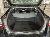 トランク収納スペースをご確認ください。荷物の積み下ろしがしやすい広さを確保しており、日常使いからレジャーまで幅広く活用できます。
