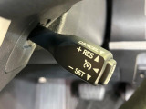 【クルーズコントロール】高速道路もラクラク走行。アクセルを離しても一定速度で走行ができ、長距離運転時の負担を軽減!加速・減速も簡単なスイッチ操作で調整できます。