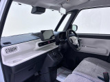 ダイハツのお店では、ダイハツ車を知り尽くしたプロフェッショナルが、専用の診断機器を使って各システムを点検しております。