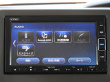 USB・Bluetooth・AUX接続に対応。交通情報取得や画面表示のカスタマイズも可能です。