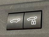 【パワーバックドア】スマートキーや運転席のボタンを押すだけでリアゲートが自動で開閉します!荷物を持っている時や、高い位置にあるバックドアを閉める際に便利な機能です♪
