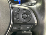 【ブラインドスポットモニター】走行中、ドアミラーの死角になりやすい箇所に後続車が接近するとサイドミラーのレンズに警告を表示!ドライバーに注意喚起をしてくれます。