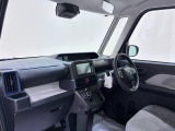 ダイハツのお店では、ダイハツ車を知り尽くしたプロフェッショナルが、専用の診断機器を使って各システムを点検しております。