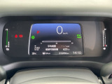 マルチインフォメーションディスプレイです。燃費や走行距離が分かり、半ドアなど車に異常がある際に警告してくれます。