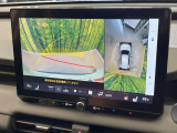 【パノラミックビューモニター】専用のカメラにより、上から見下ろしたような視点で360度クルマの周囲を確認することができます☆死角部分も確認しやすく、狭い場所での切り返しや駐車もスムーズに行えます。