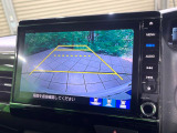 【バックカメラ】駐車時に後方がリアルタイム映像で確認できます。大型商業施設や立体駐車場での駐車時や、夜間のバック時に大活躍!運転スキルに関わらず、今や必須となった装備のひとつです!