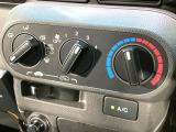 【Hondaスマートキー】カバンやポケットに入れたままでもドアの施錠・解錠が可能なスマートキーを装備。エンジンのオン・オフ時もカギを取り出す必要が無いからとっても便利です♪