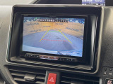 【バックカメラ】駐車時に後方がリアルタイム映像で確認できます。大型商業施設や立体駐車場での駐車時や、夜間のバック時に大活躍!運転スキルに関わらず、今や必須となった装備のひとつです!