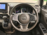 インテリアに合わせたデザインのステアリングは、運転される方のことも考え、運転しやすい形状、大きさです。是非一度、実際に触ってお確かめください。