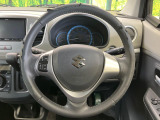 インテリアに合わせたデザインのステアリングは、運転される方のことも考え、運転しやすい形状、大きさです。是非一度、実際に触ってお確かめください。