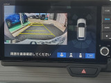 ガイドライン付きバックカメラを装備しているので、慣れない場所での車庫入れも安心です。