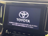 【メーカー純正ナビ】インテリアに溶け込むスタイリッシュな「専用設計」メーカーナビを装備♪視認性や操作性など基本性能にも優れ、より上質なカーライフをお楽しみいただけます。