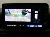 【バックカメラ】シフトを「R」の位置に入れると、自動的に画面がカメラ映像に切り替わり後方の視界をサポートする必須装備です!