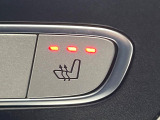 ●フロントシートヒーティング:運転席・助手席共に三段階で調節が可能なシートヒーターを装備しております。季節を問わず快適にご使用いただけます。
