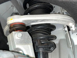 お車を安心してお乗りいただく為には、足回りの定期点検が欠かせません。サービスサポート(有償保証)では無料点検もご提供しており、安心のカーライフをお過ごしいただけるサポート体制が整っています。