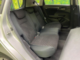 コンパクトカーですが、セカンドシートは十分な広さがあり快適にお乗りいただけます♪シートを倒して大きな荷物を積んだりと、用途の幅が広い1台です。