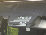【トヨタセーフティセンス】走行中に前方の車両等を認識し、衝突しそうな時は警報とブレーキで衝突回避と被害軽減をアシスト。より安全にドライブをお楽しみいただけます。