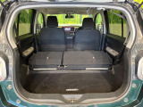 普段のお買い物や通勤、送迎等に十分な荷室スペースを確保しております。セカンドシートを倒すと、大きな荷物の積載も可能です♪