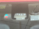 【トヨタセーフティセンス】走行中に前方の車両等を認識し、衝突しそうな時は警報とブレーキで衝突回避と被害軽減をアシスト。より安全にドライブをお楽しみいただけます。