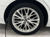 タイヤサイズは235/45R18!納車前の点検時にタイヤ交換させていただきます!純正アルミホイール!