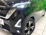 【LEDヘッドライト】悪天候や夜間走行時も良好な視界を確保し安心して運転できる高輝度LEDヘッドライトを装備!点灯速度が早く、消費電力も抑えられています。