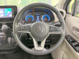 インテリアに合わせたデザインのステアリングは、運転される方のことも考え、運転しやすい形状、大きさです。是非一度、実際に触ってお確かめください。
