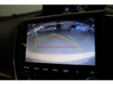 バックカメラ装備。運転席からは死角になる場所をカメラが補完しますので安全です。また、ガイド線が曲がる方向に動くタイプなので、初めての駐車場に止めるときや縦列駐車などの時に便利です。