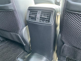 【リアサーキュレーター】装備のお車なので後席に乗る方も快適なドライブをお楽しみいただけます!