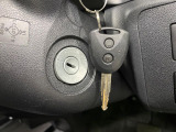 【キーレス】少し離れた場所からでもボタン一つでドアの開錠・施錠ができるのでとっても便利!ドアの鍵穴周りに傷をつけることもありません♪