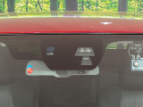 【i-ACTIVESENSE】走行中に前方の車両等を認識し、衝突しそうな時は警報とブレーキで衝突回避と被害軽減をアシスト。より安全にドライブをお楽しみいただけます。