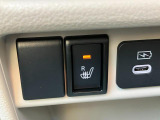 【シートヒーター】運転席にはシートヒーターを装備♪寒い冬にはシートをじんわり温めてくれてドライブも快適ですよ◎エアコンの暖房より早く温まってくれるので重宝しますよ◎