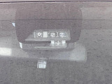 【トヨタセーフティセンス】走行中に前方の車両等を認識し、衝突しそうな時は警報とブレーキで衝突回避と被害軽減をアシスト。より安全にドライブをお楽しみいただけます。