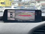 見えない部分の危険察知をサポートする360&deg;ビュー・モニター付!バック駐車も安心ですね♪