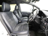 ゆったり室内で運転もしやすいです♪使い勝手の良い配置も考えられています!!