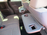 運転席・助手席シートバックテーブル付