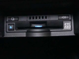 高速道路を賢く使うETC2.0装備です。高速道路とクルマが情報を連携して渋滞の迂回ルートや災害時の適切な誘導をしてくれたりします。