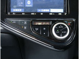 【オートエアコン】1年中快適な室内を提供!車内温度を設定すると、風量を自動で調整してくれます。