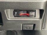 【ETC】有料道路を利用する際に料金所で停止することなく通過できる、ETC車載器(ノンストップ自動料金収受システム機器)が装備されています。セットアップを行うことで利用可能になります。