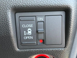 【パワースライドドア】スマートキーや運転席のスイッチでスライドドアの開閉が可能♪電動だから力を入れてドアを開ける必要が無く、小さいお子様でも、重い荷物を持っている時もラクに開け閉めできます♪
