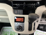 快適装備のオートエアコン♪ 温度設定をすれば、自動で車内の温度管理をしてくれる優れ物です☆彡