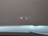 ヘッドアップディスプレーは車速やナビゲーション情報を表示いたします。