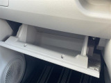 【 グローブボックス 】小物の収納が可能です!//