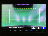 バックカメラの画像です。ガイドラインがスムースな車庫入れをサポートいたします。車庫入れの安心感がアップしますね。