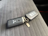 キーレスは2個あります。車はセコム設置の車庫に移動していますので、購入希望者は事前電話ください。089-985-0504です!