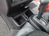 カップホルダーは運転席や助手席からちょうど手の届く位置です!!