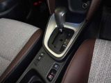 電動パーキングブレーキ・ブレーキホールドを装備してます。ホールド機能は信号待ちが多い一般道で疲労軽減になり、大好評です!