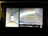 パノラミックビューモニター付きです。車両を上から見たような映像を画面に表示。運転席からの目視だけでは見にくい、車両周辺の状況をリアルタイムでしっかり確認できます。