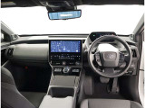 オシャレなインテリアで運転する気分も盛り上がりますよね^^
