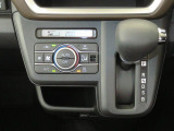 オートエアコンで暑い夏も寒い冬も快適な車内で運転出来ます。