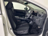 運転席側にはシートリフター機能が付いております。自分のスタイルに合った運転姿勢がとれ、快適に運転することができます。